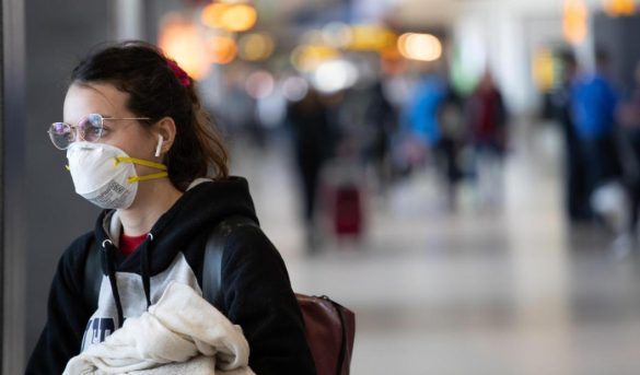 Las grandes aerolíneas de EEUU restringen viajes a pasajeros que no usen mascarillas