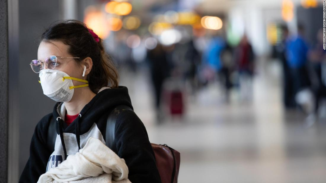 Las grandes aerolíneas de EEUU restringen viajes a pasajeros que no usen mascarillas