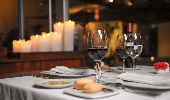 Restaurantes piden atender mitad de sus mesas; no sólo el 30%