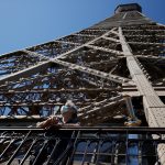 Las fotos de la reapertura de la Torre Eiffel tras 104 días de cierre por el coronavirus