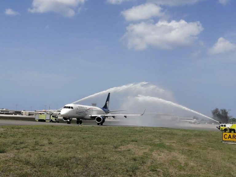 Autoridades dan la bienvenida al reinicio de los vuelos de Aeroméxico a Santo Domingo