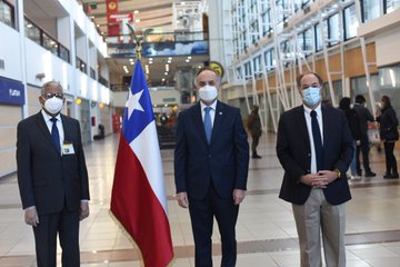 Dominicanos, los primeros beneficiados de nuevo plan de vuelos humanitarios de Chile