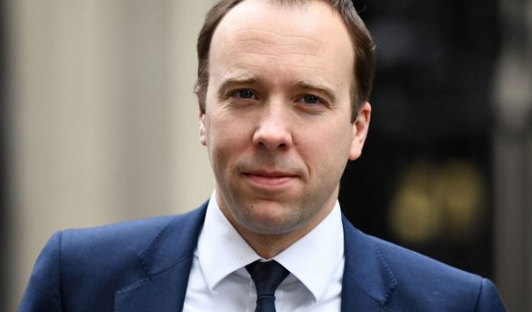 El Gobierno británico estudia relajar el aislamiento de los turistas, aunque no será 