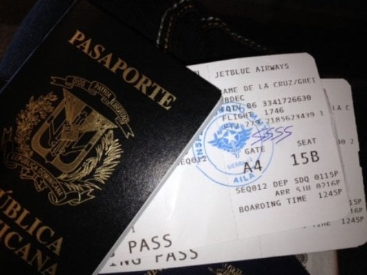 Pasaporte y boleto aéreo, los documentos exigidos a viajeros durante toque de queda
