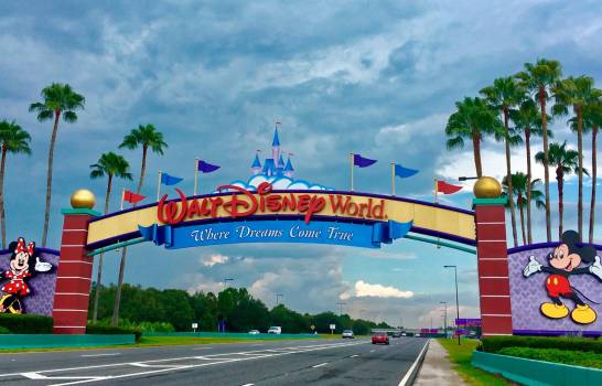Disney World reabre en plena subida de contagios en Florida
