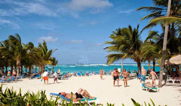 Edad de los visitantes, clave para la recuperación del turismo en RD