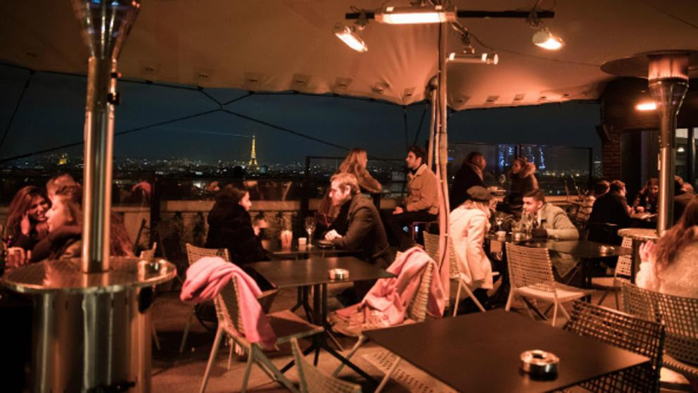 En Francia, se activa el turismo, se esta imponiendo el Café con guantes y bufanda