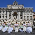 Novias protestan en Roma para que vuelvan las bodas