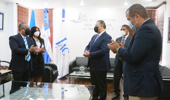 Los nuevos responsables de guiar la aviación civil en RD