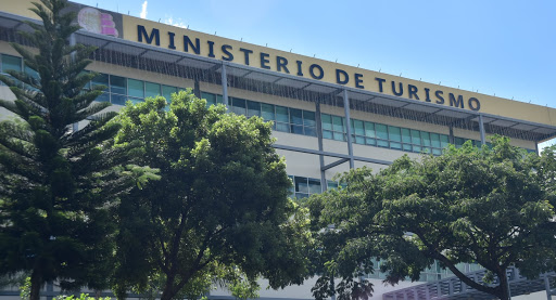 Presidente Abinader designó tres viceministras y tres asesores en el Ministerio de Turismo