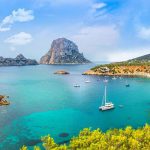 La nueva Ibiza se reinventa para atraer los turistas: la isla de la fiesta  ahora atrae a todos los públicos