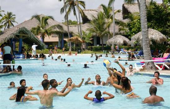 Turistas nacionales están siendo la “tabla de salvación” de la hotelería local