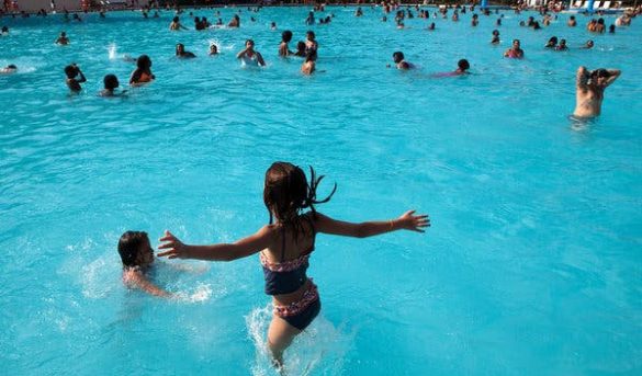 ¿Es seguro ir a una piscina durante el coronavirus?