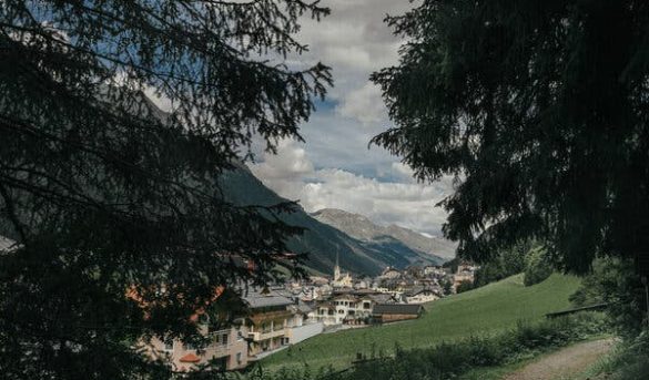 Llegaron desde el otro lado del mundo para esquiar en los centros turísticos más famosos de los Alpes austriacos.