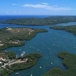 Preciosa vista aérea de la inmensa Bahía de Luperón