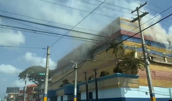 Video: Incendio afecta el Hotel Crucero, en la San Vicente de Paúl
