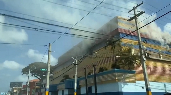Video: Incendio afecta el Hotel Crucero, en la San Vicente de Paúl