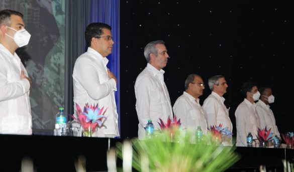 Abinader valora fortaleza de turismo, asiste acto construir Hotel Latitud 18