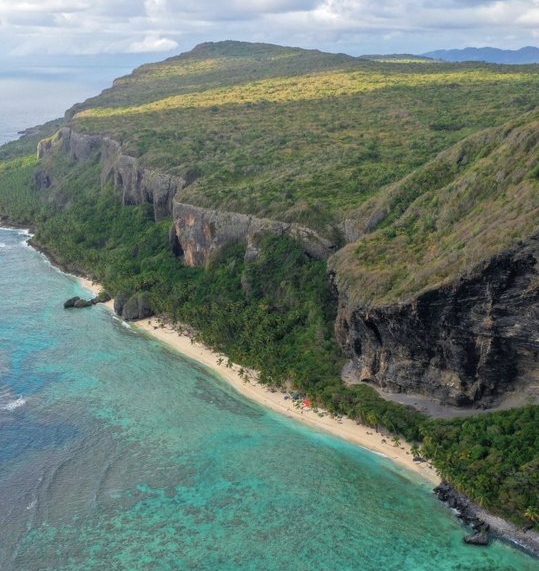 Sencillamente impresionante la vista aérea de Playa Fronton en Samaná Rep. Dominicana