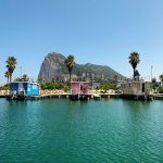 No es Ámsterdam, es La Línea: cómo dormir en una casa-barco frente al Peñón de Gibraltar