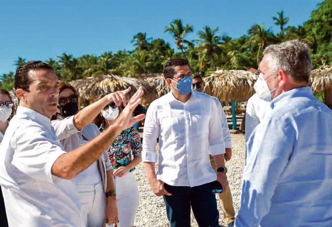 Ministro de Turismo se reúne con dirigentes turísticos el Sur