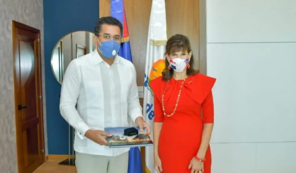 Embajadora de EEUU colaborará para impulsar turismo dominicano