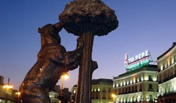 El Oso y el Madroño símbolo heráldico de Madrid, España