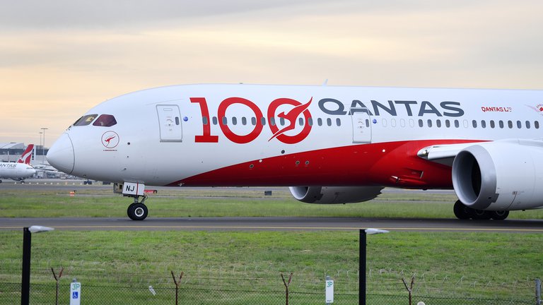 La aerolínea Qantas obligará a sus pasajeros a vacunarse contra el covid-19