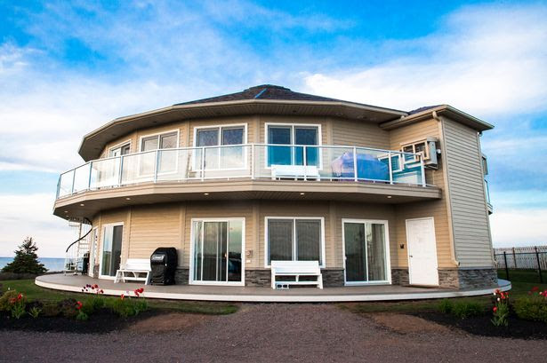 La primera casa de vacaciones giratoria del mundo permite a los huéspedes cambiar la orientación de sus habitaciones