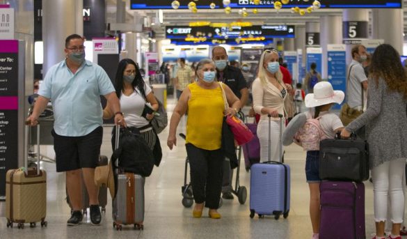 Millones de estadounidenses viajarán en Acción de Gracias pese al Covid-19