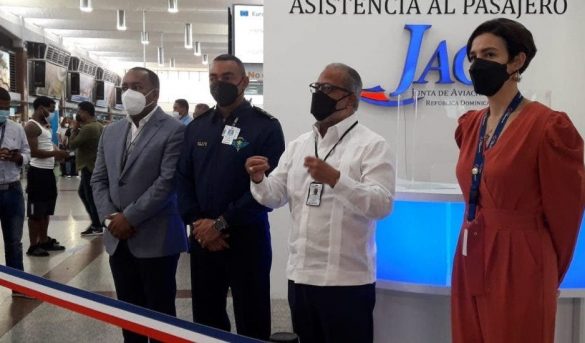 JAC abre módulo de asistencia al pasajero en el AILA ante gran flujo de viajeros