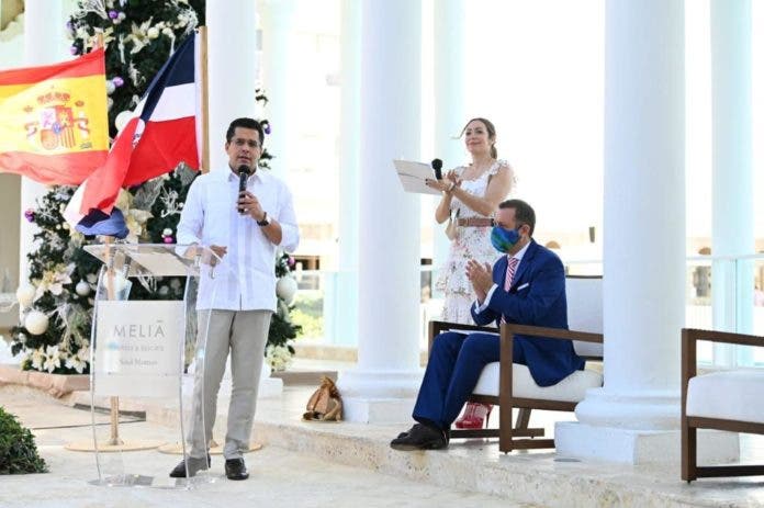 Ministro de Turismo afirma sigue aumento llegada turistas