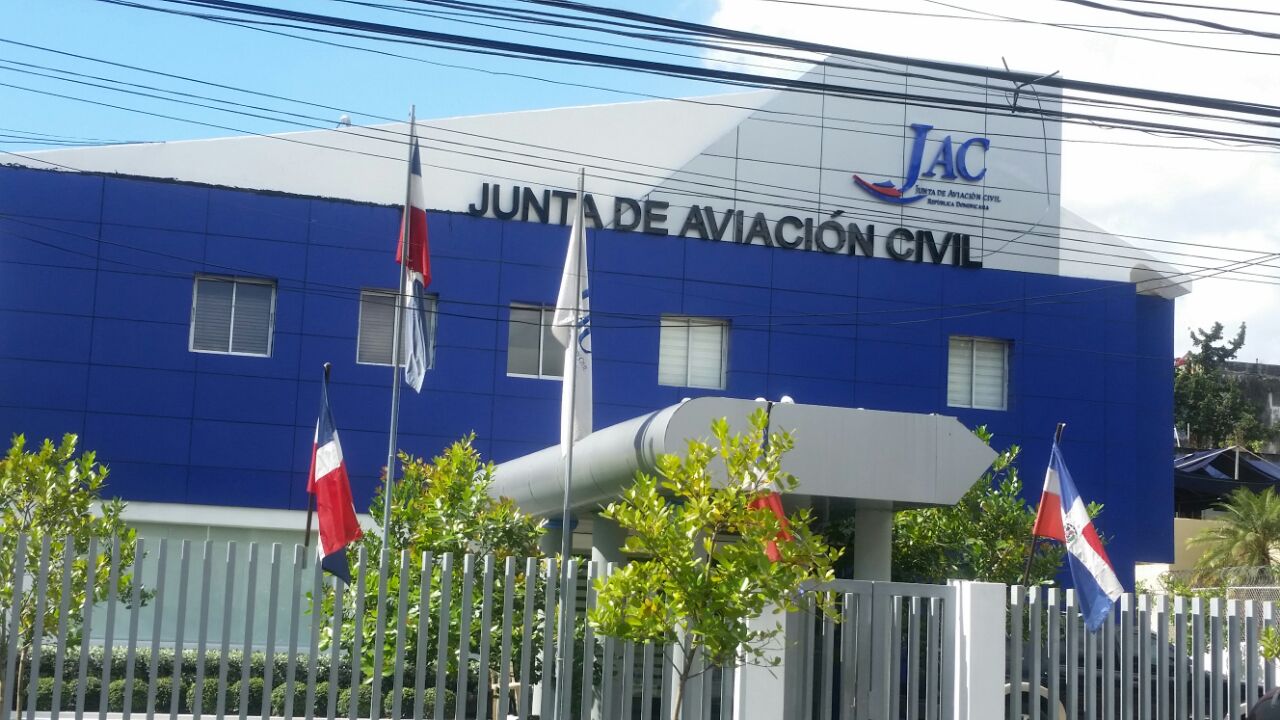 JAC acoge solicitud de Turismo y suspende vuelos desde Reino Unido