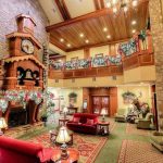 En el interior del hotel de temática navideña que celebra la temporada festiva durante todo el año