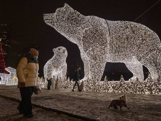 Preciosa decoración navideña en Moscú, Rusia