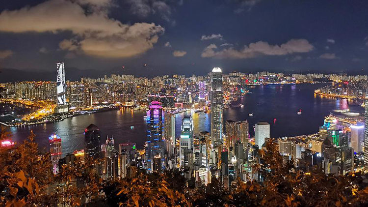 Preciosa vista nocturna de Hong Kong