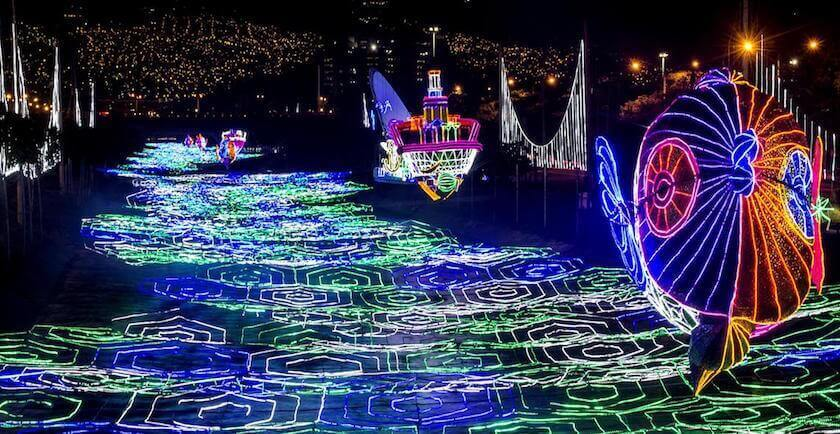 La iluminación de las calles de Medellín es uno de los grandes espectáculos de la Navidad latinoamericana