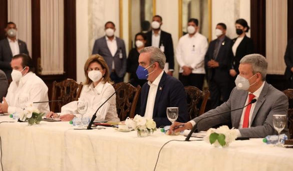 Gimnasios, restaurantes y bares podrán reabrir con 60% de capacidad