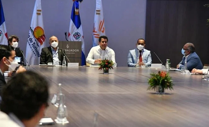 Turismo y Salud prometen pruebas y vacunas gratis para los turistas