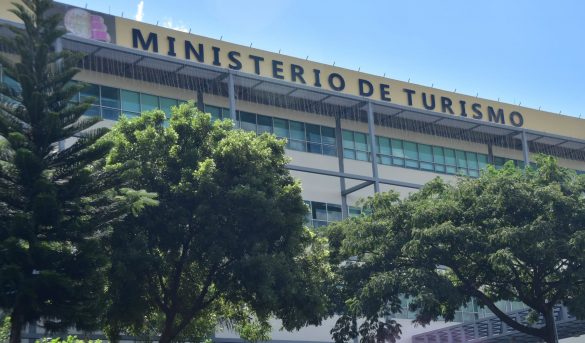 Turismo: el ministerio que más debe de República Dominicana