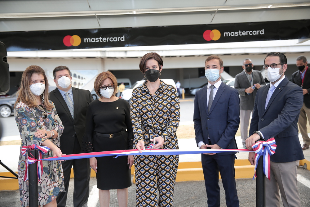 Aerodom y Mastercard presentan nueva zona de estacionamiento premium del AILA