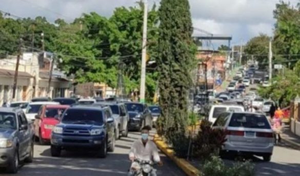 INFORME TURÍSTICO: Visitantes saturan la carretera de Jarabacoa