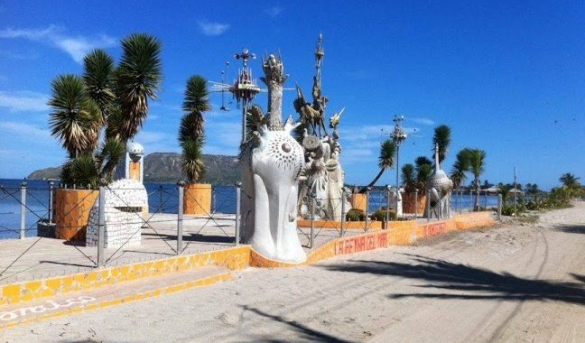 Monumento a los Marcianos en Monte Cristi