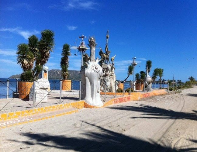 Monumento a los Marcianos en Monte Cristi