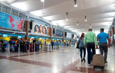 Siguen suspendidos decenas de vuelos entre Estados Unidos y RD por tormenta de nieve