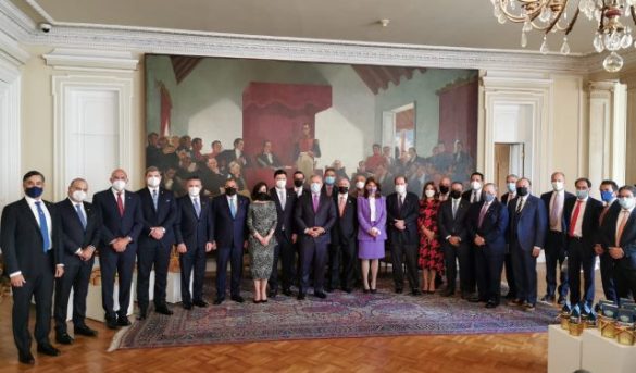 Élite empresarial y turística de RD acude a encuentro presidencial en Colombia