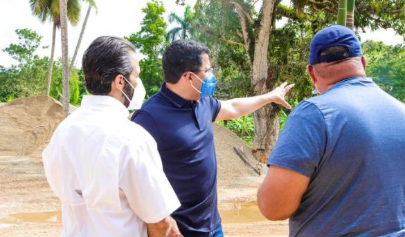 Ministro de Turismo supervisa construcción de carretera Limón-Playa Morón en destino turístico de Samaná