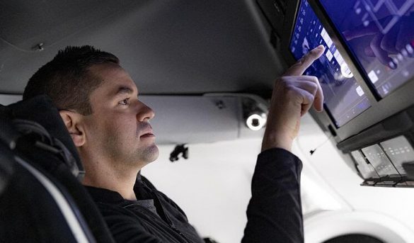 Elon Musk mandará al espacio por primera vez a cuatro turistas solos en 2021