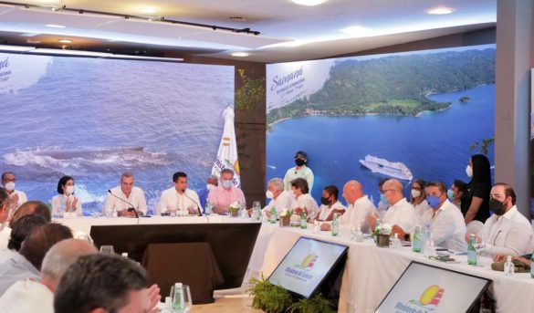 Empuje del Gobierno al turismo de Samaná: US$2 millones para habilitar vuelo desde EEUU