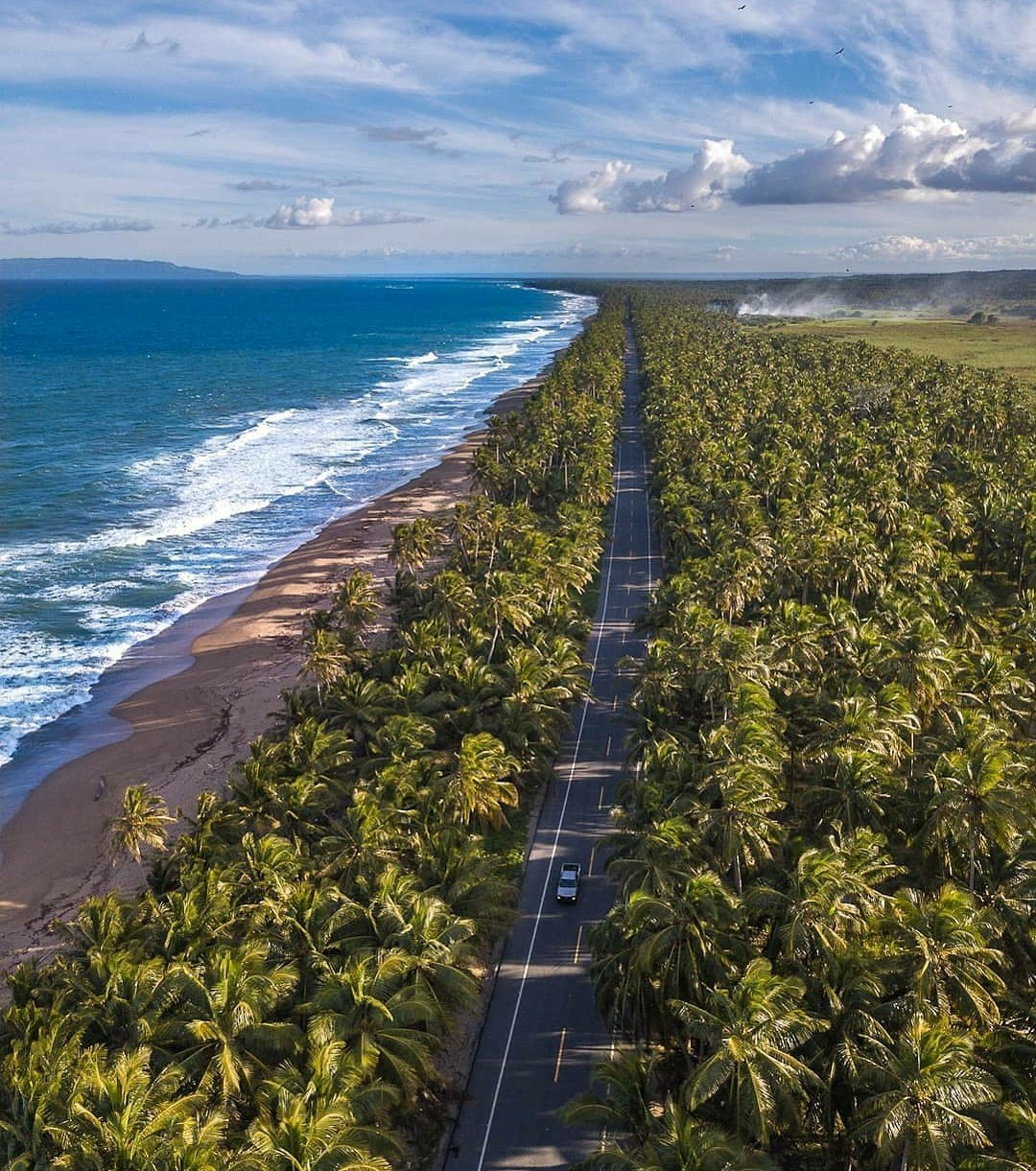 Mortal, incomparable paisaje costa atlántica, Nagua, provincia María Trinidad Sánchez, Rep. Dominicana.